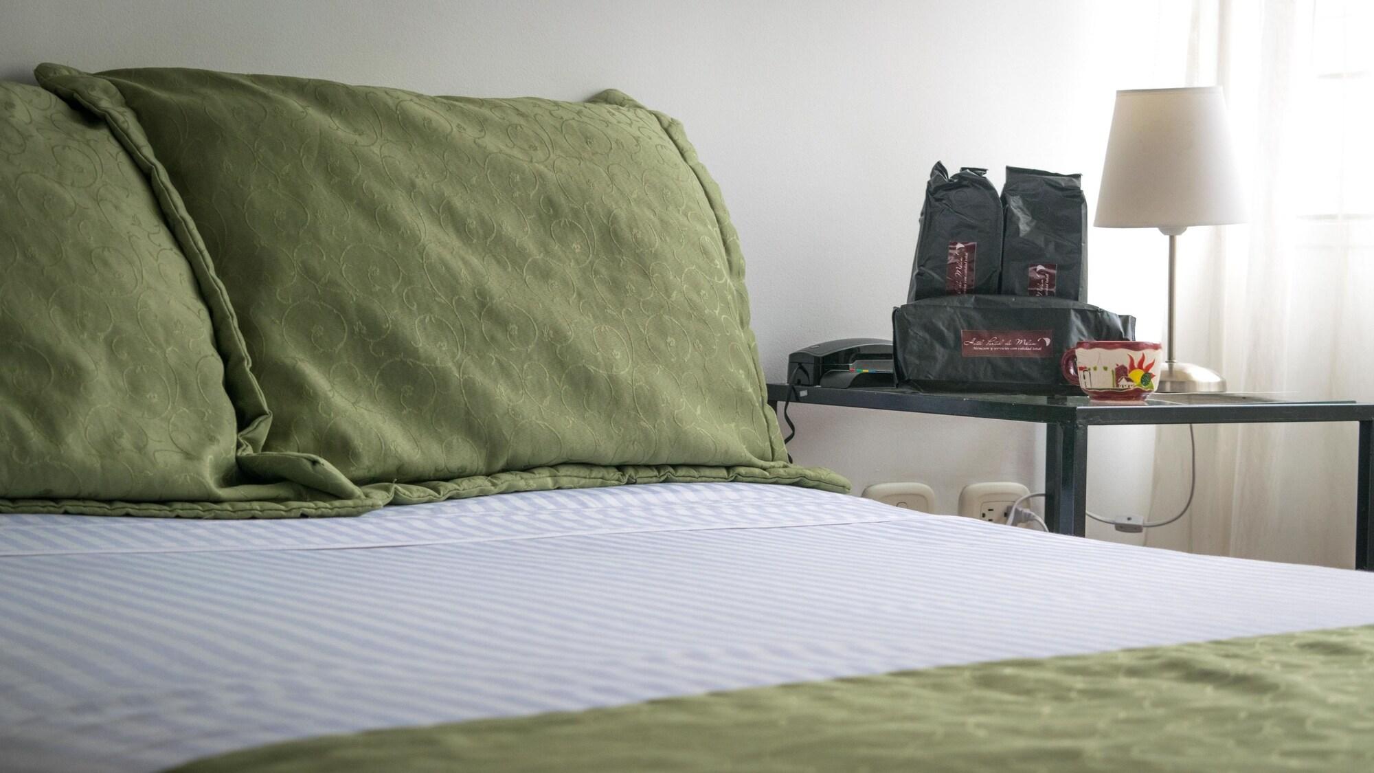 Hotel Portal De Milan Manizales Bagian luar foto